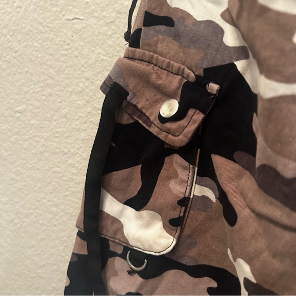 Forever 21 Brown Camo Cargo Joggers - Picture 5 of 5